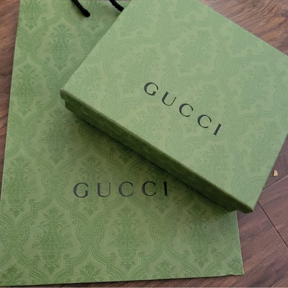 Gucci shoe cream and brush set